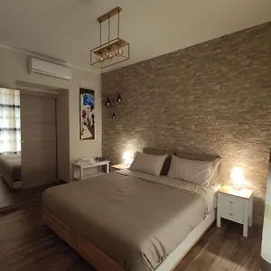 Tizzy Apartment&rooms , Bari Italia